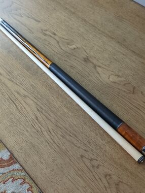 Classic Two-Tone Pool Cue - Black Grip with Wood Finish